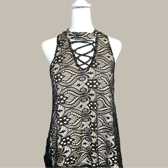 Rue 21 super cute sleeveless lace top with lace up design in front of! - Picture 3 of 8